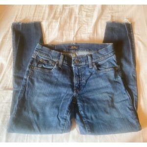 • Skinny Jeans •